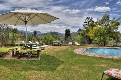Berluda Farmhouse en Cottages zwembad